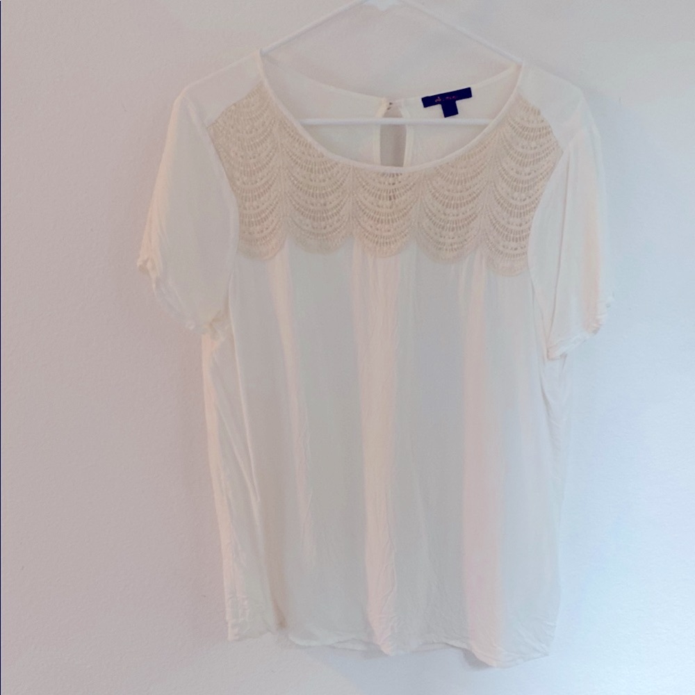 Ella Moss (Medium) Vintage Elegant White and Cream Lace Accent Women's Top